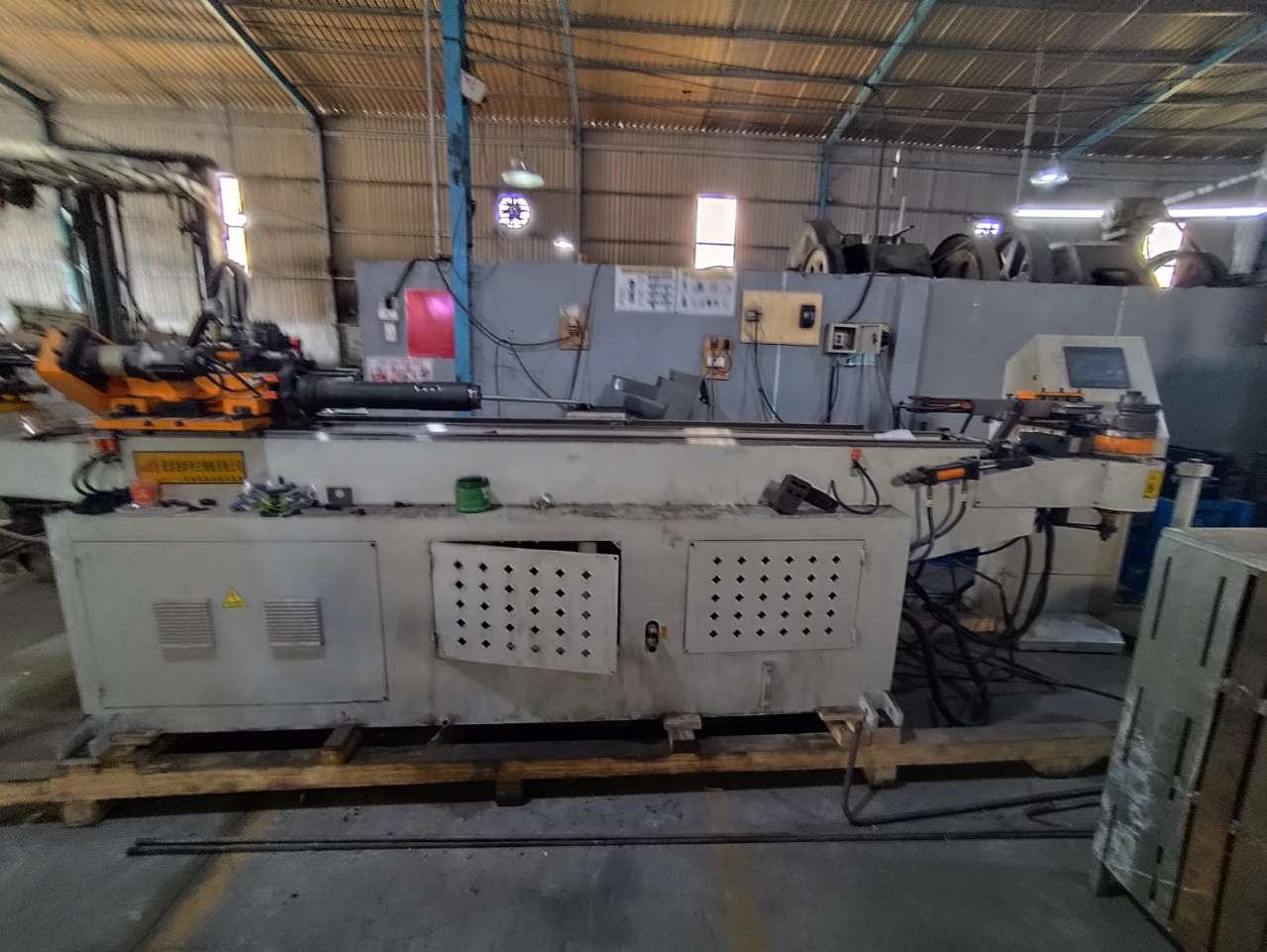 CNC lathe machine 1.jpg
